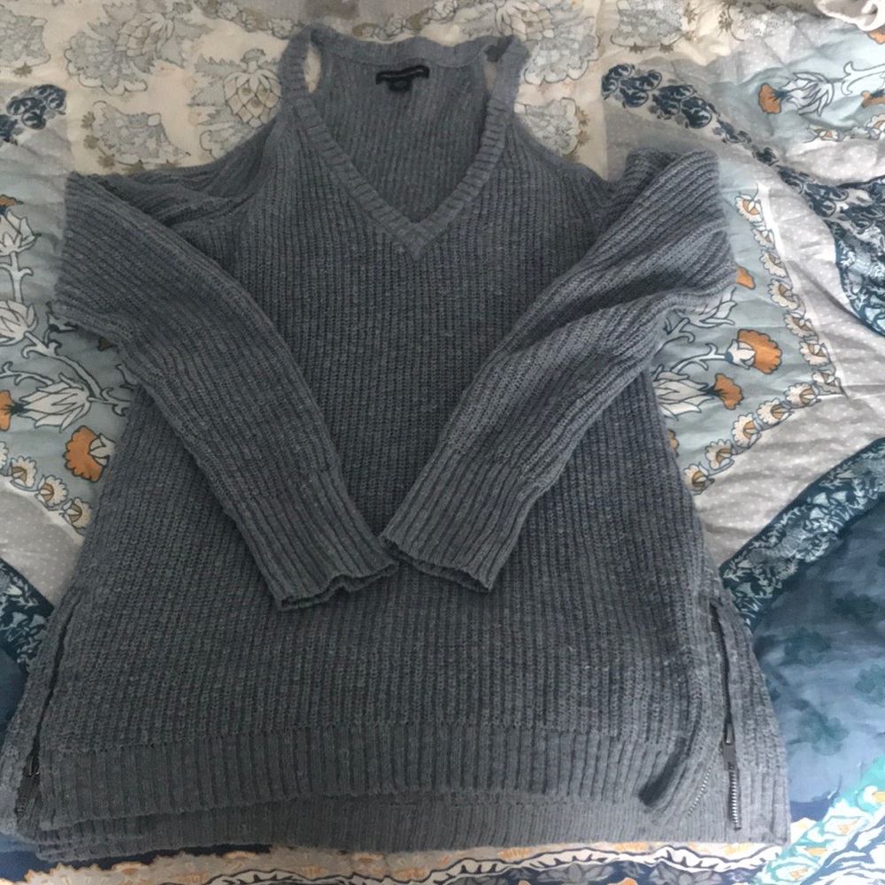 EUC AMERICAN EAGLE COLD SHOULDER SWEATER